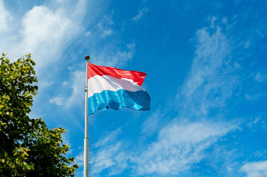 Drapeau flottant du Luxembourg