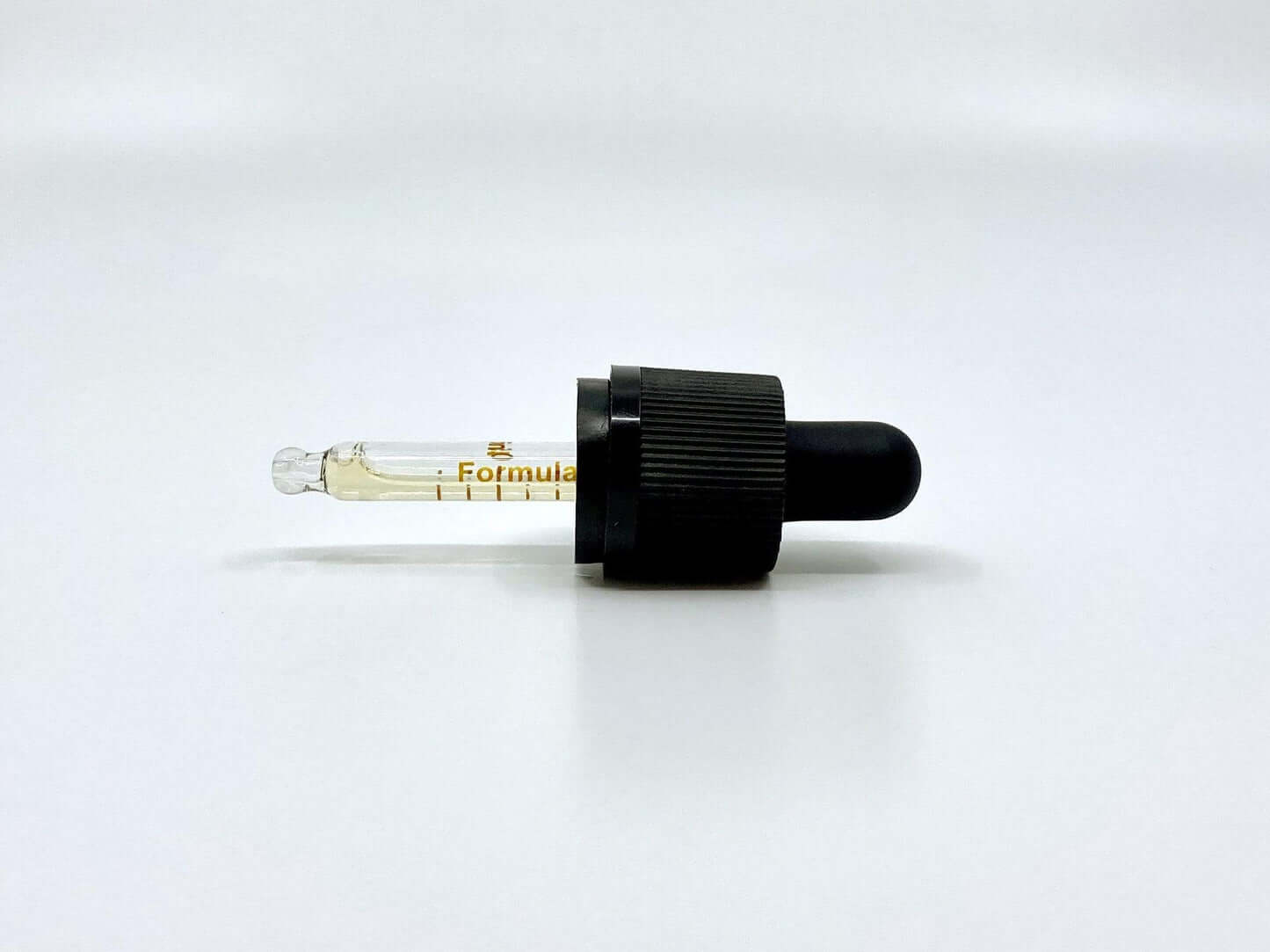 Orange Oil Pipette fond blanc