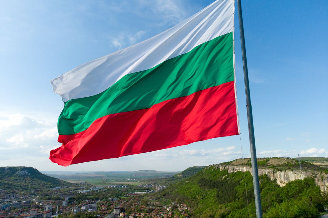 Drapeau bulgare flottant sur la ville