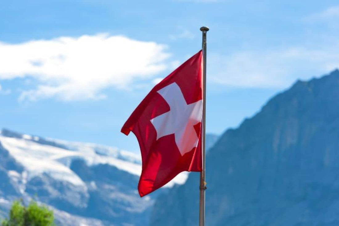 Drapeau suisse flottant