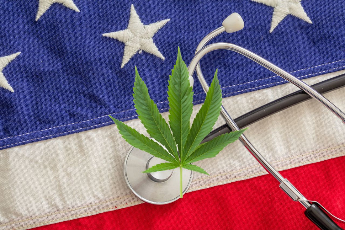 Feuille de cannabis, stéthoscope et drapeau des États-Unis