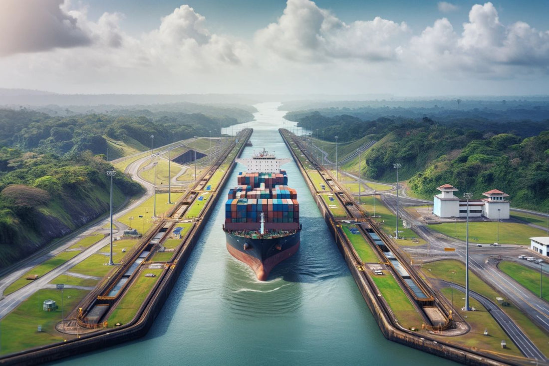 Cargo dans le canal de Panama