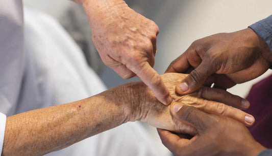 Consultation d'un professionnel de la santé au sujet du gel de CBD pour l'arthrose