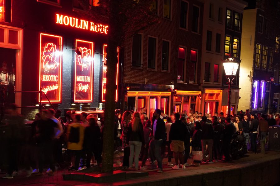 Amsterdam réprime la consommation de cannabis dans le Red Light District